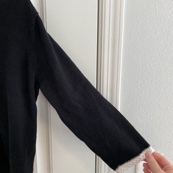 David Brooks Women’s Sweater with Flower - Picture 2 of 7